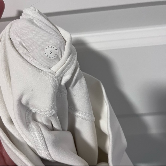 Lululemon Align High Rise White Cropped Leggings EUC Size 2 - Picture 5 of 5